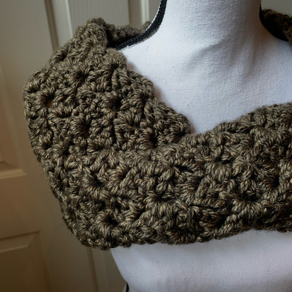 NEW Crocheted Infinity Scarf - Picture 1 of 3